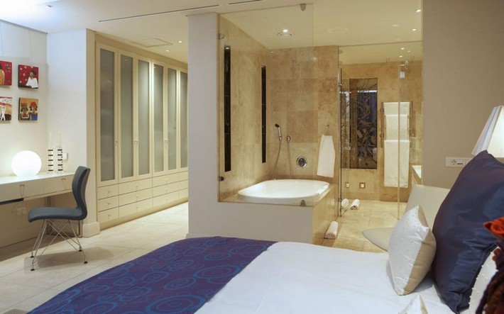 master-bedroom-with-open-bathroom