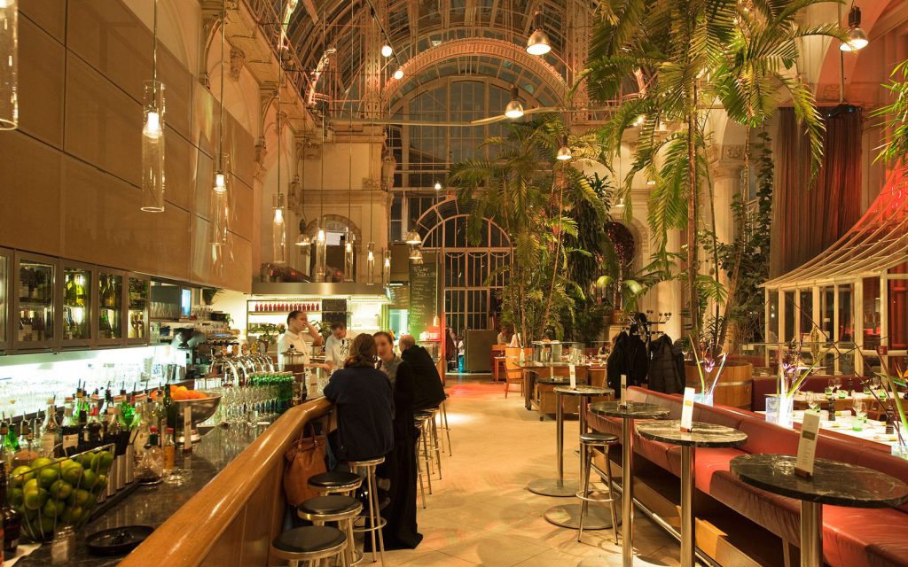Stunning Glass Restaurants Around The World