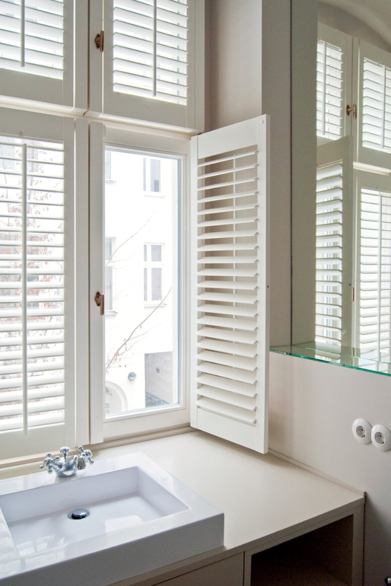 Artprojekt Interior Design Altbau Kreuze white bathroom sink.