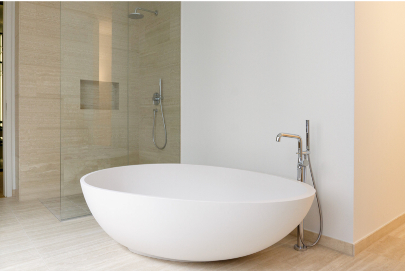 Artprojekt Interior Design Apartment Palais Varnhagen bathtub and standing shower.