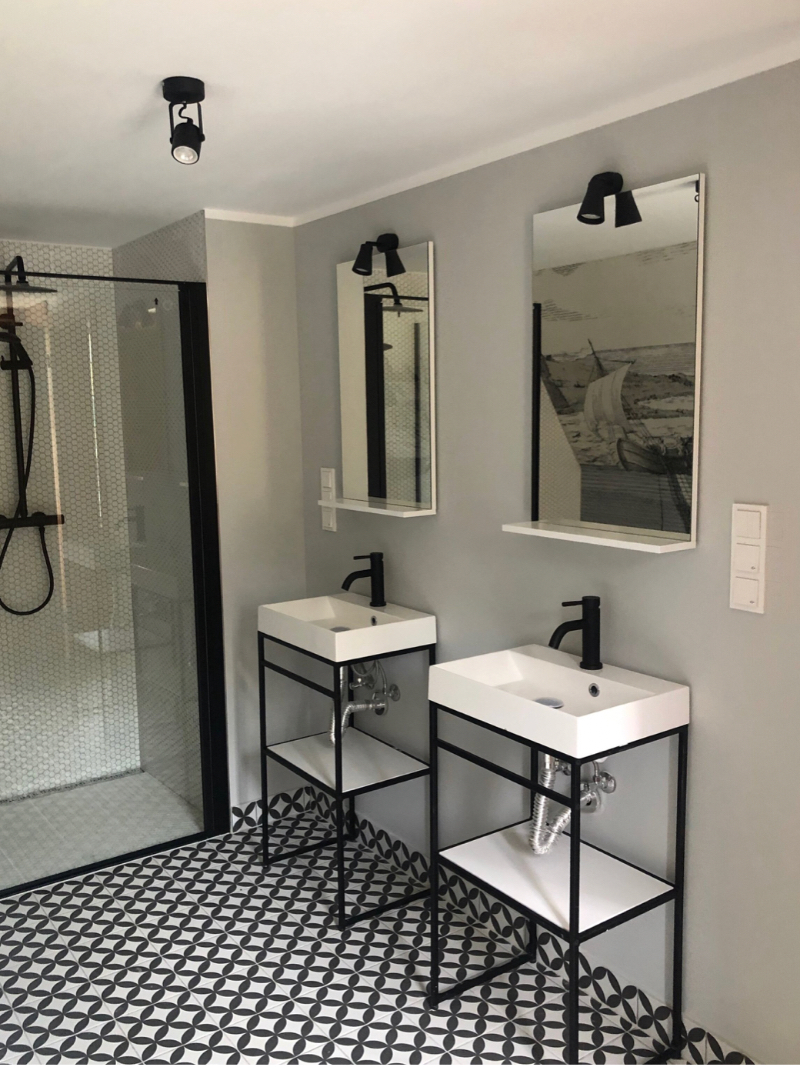 Artprojekt Interior Design Mid Century Villa bathroom showing 2 square mirrors and 2 operated with sinks with black rims.