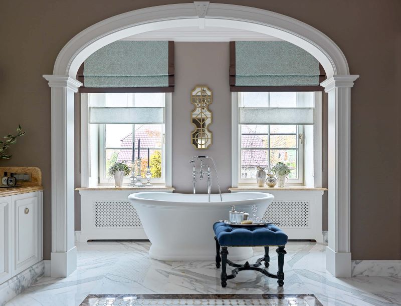 Master bathroom design by Penta House with a white bathtub