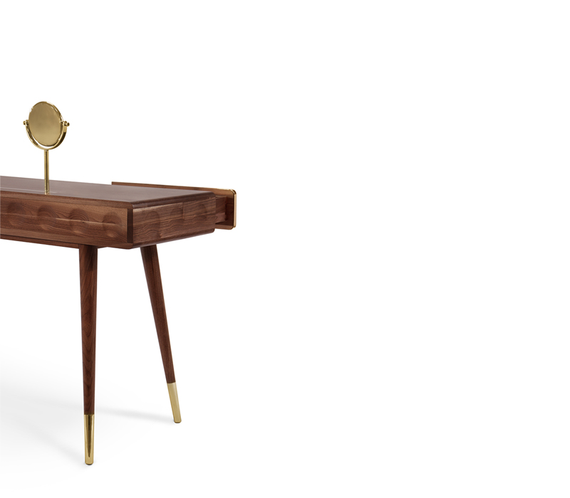 Monocles Vanity Table With a Brass Rim-4
