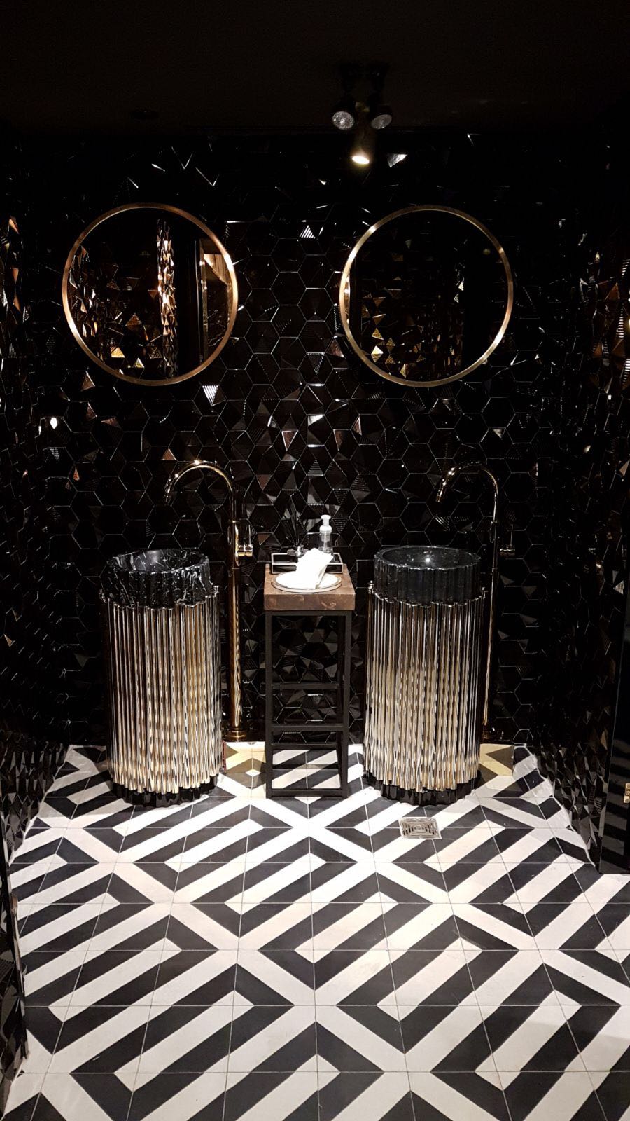 celebrity bathrooms,