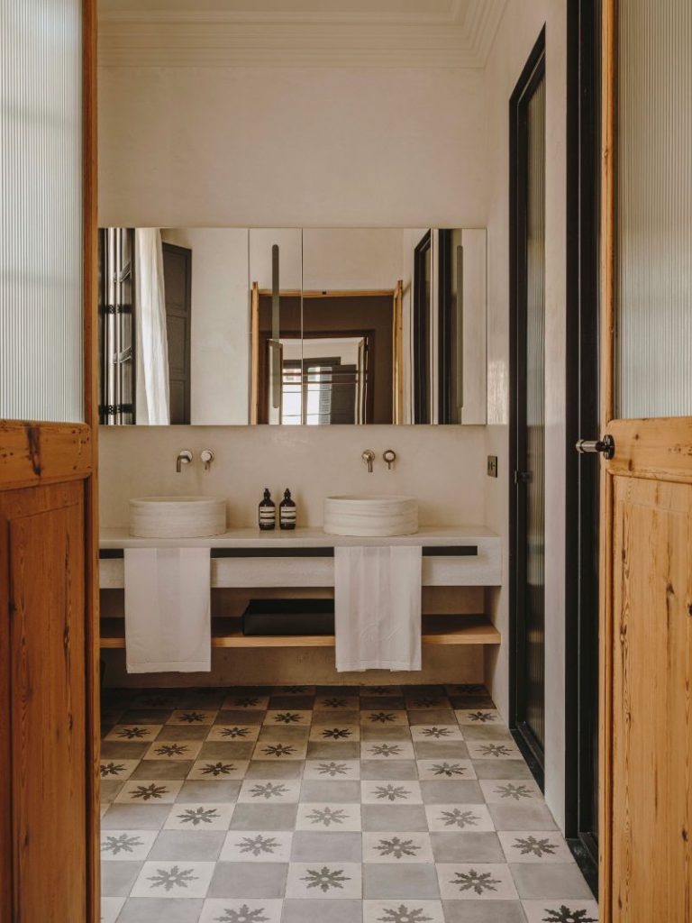 bathroom with white sinks, rectangular mirrors