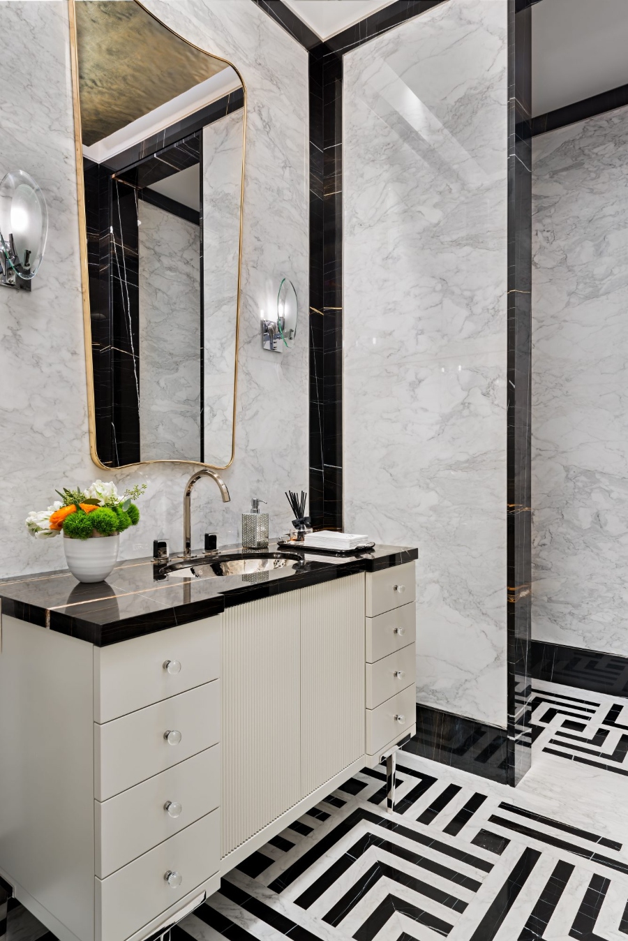 Ideas to decorate the bathroom by U31.  this bathroom has a gold mirror, a sink in black marble and a white vanity cabinet.