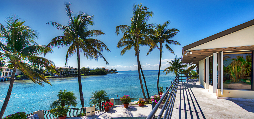 Daily Design News: 7 Waterfront Homes with Oceans