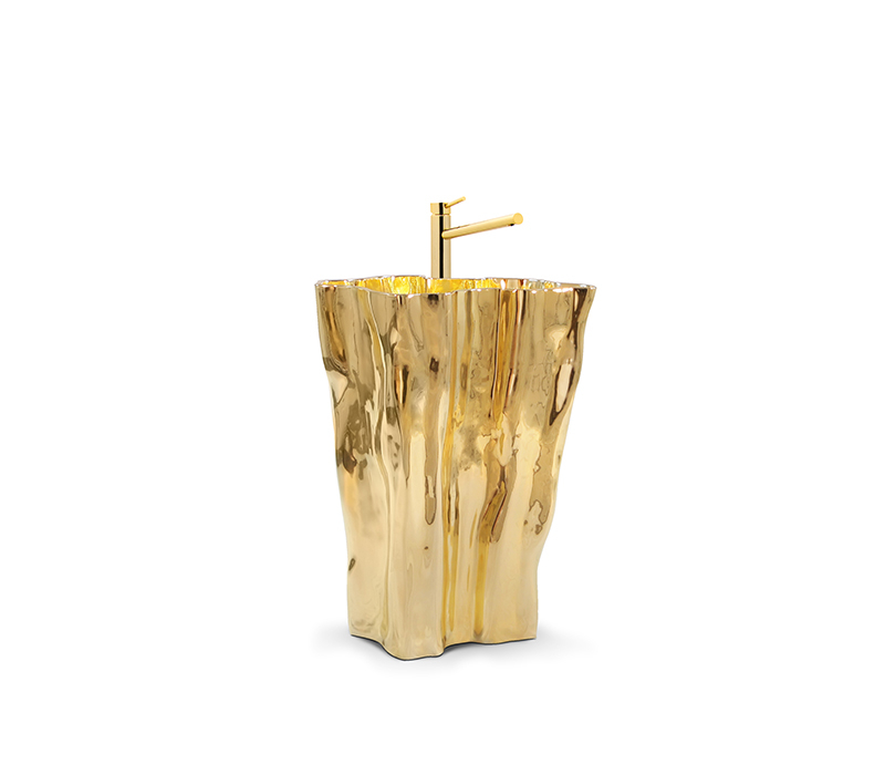 Interiors with gold and dark tones are truly stunning! The Darian Freestanding is a one-of-a-kind design, with an upholstered exterior interlaced with brass bars that give the piece an audacious yet stunning appearance. The item fits perfectly into a modern eclectic look. With the freestanding perfectly combined with the Darian Towel Rack and the Shield Oval Mirror, one's bathroom will look truly amazing. freestandings Wonderful Freestandings to Complete a Lavish Look Wonderful Freestandings to Complete a Lavish Look 5